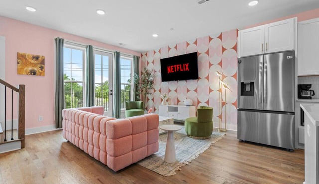 4BR Spacious Getaway | 12 Guests | Rooftop Lounge