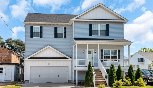 4BR Spacious Retreat Walk to Beach Pets OK