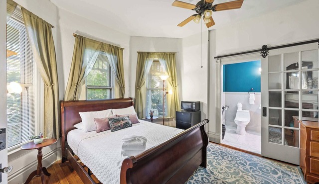 4BR Spacious & Vibrant Louisville Home | Sleeps 10
