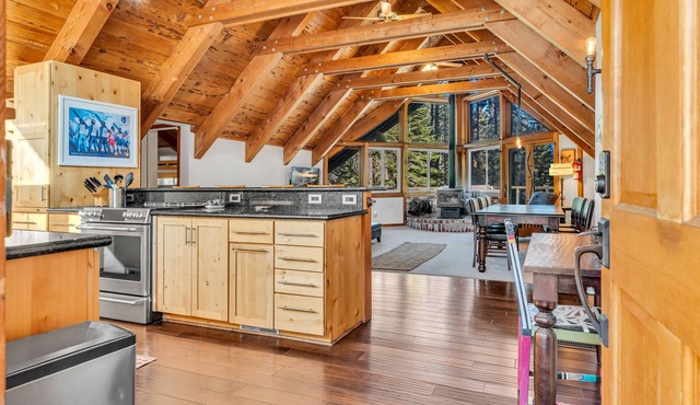 4BR Tahoe Cabin w/Hot Tub, BBQ & Ping Pong Next to Lake & Paige Meadows Trails