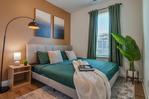 4BR Townhouse King Bed Garage Northlake