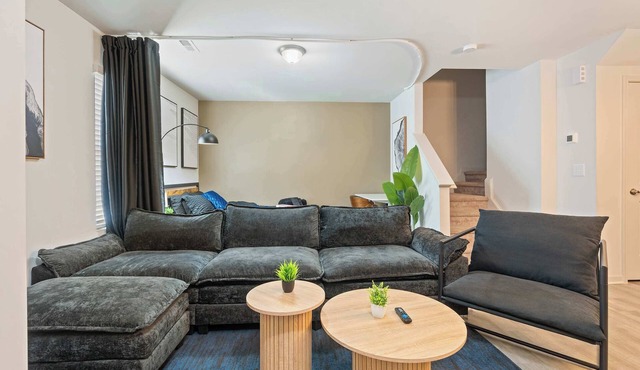 4BR Townhouse | King Bed | 2-Story | Near NC State