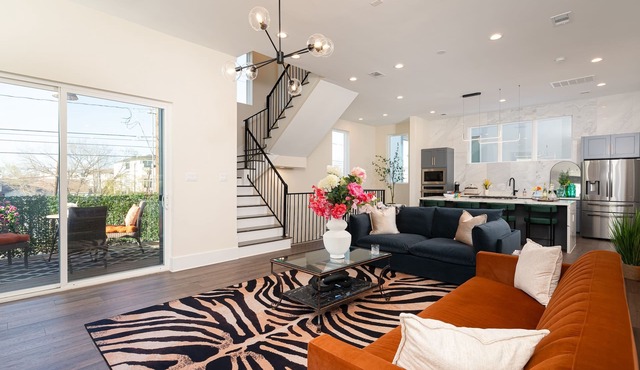 4BR Urban Oasis | Rooftop | FIFA | Gym | Nr Dwntwn