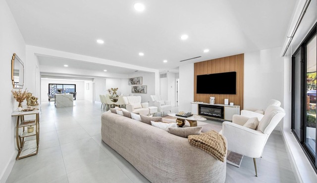 4BR Villa | Heated Pool & BBQ, 10 Min to Hard Rock