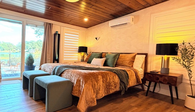 4BR Villa: Lakefront Retreat with Harry Potter Game Loft near Downtown Orlando