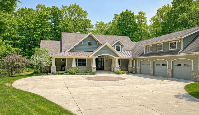 4BR Villa on 25 Acres – Snowy Haven, Minutes from 2 ski hills