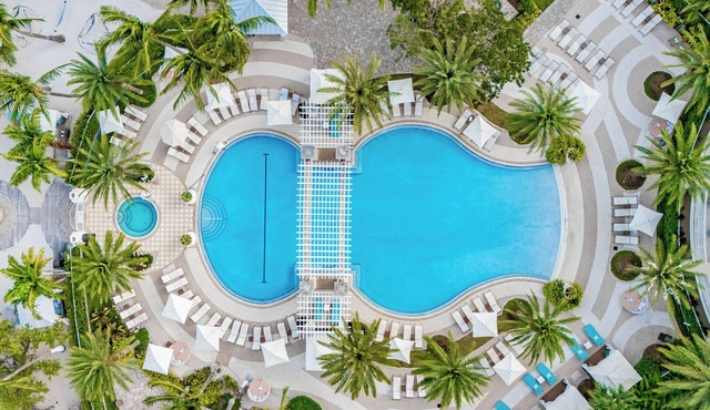 4BR Villa w/Private Pool & Gym Access