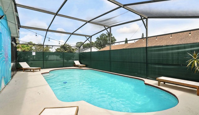 4BR Villa with Free Heated Pool & Grill Near Disney