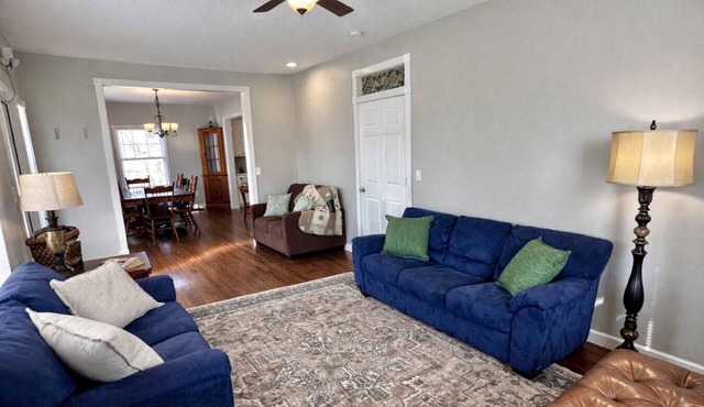 4BR Vineyard Retreat Near Kansas City