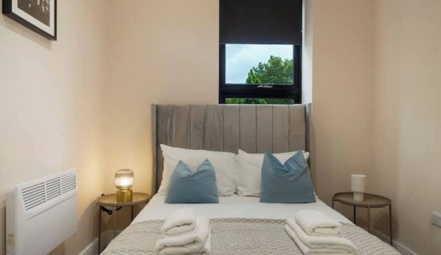 4BR w/Jacuzzi, Garden & Parking