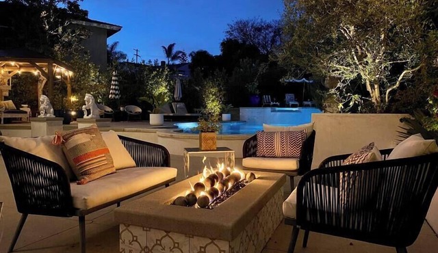 4BR w/Saltwater Pool + Lanai and Bar | 2 Mi to Beach