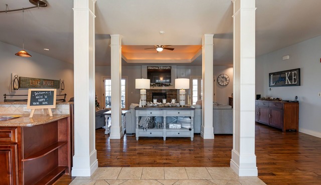 4BR WALK-IN Villa ~ All Master Suites! ~ Pool ~ FREE TICKETS INCLUDED! (V120)