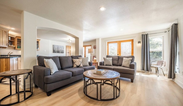 4BR Walk to Lake & Restaurants - Dog-Friendly Home - Game Room & Fire Pit
