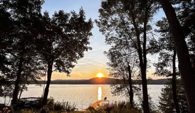 4BR Waterfront Escape w/Woodstoves & Large Dock