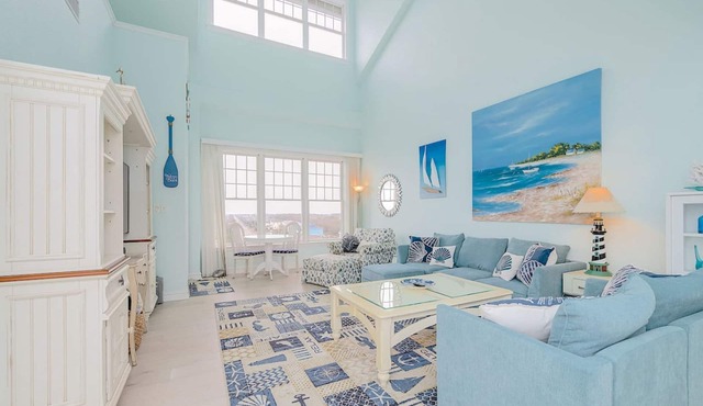 4BR Waterfront Penthouse Pool Views