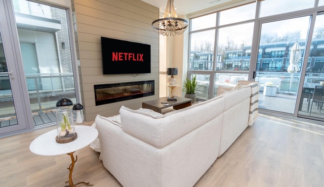 4BR Waterfront Townhome + HotTub