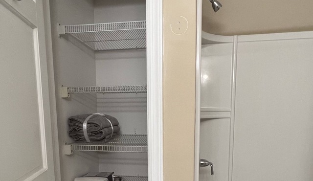 4BR2BA Boho Oasis near Downtown Bethel!