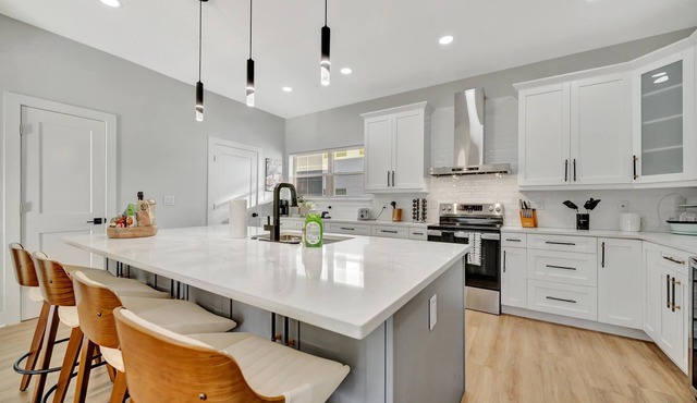 4br3ba Modern Sleeps 10 8 Minutes to Raymond James