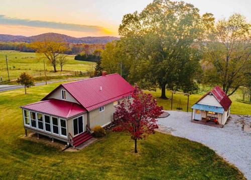 4K Ranch - 10 acre property & home near Hermann