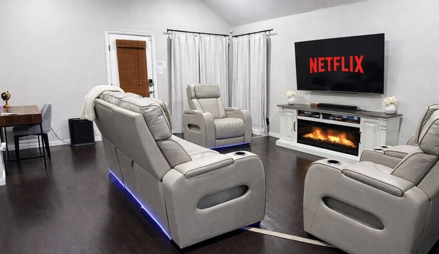 4mi to AT&T Stadium-Outdoor Patio TV + Fire Pit-Pool Table - Massage Recliners