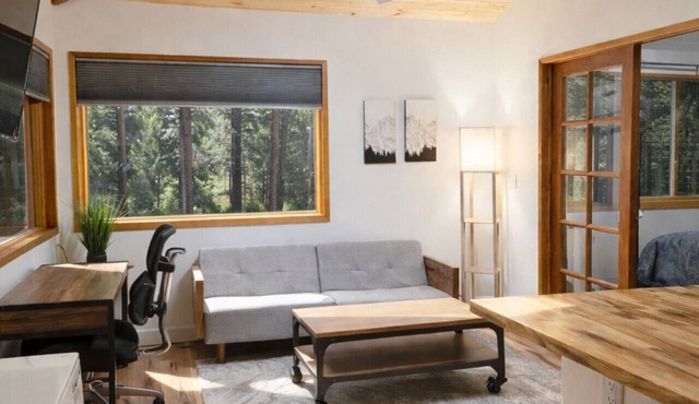 4min drive to Day Lodge and walk to trails! 1BR1BA