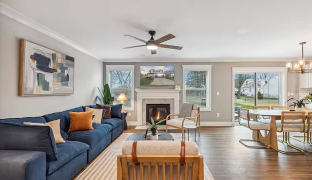 4mins DT Hot tub+ Fire Pit Game Room