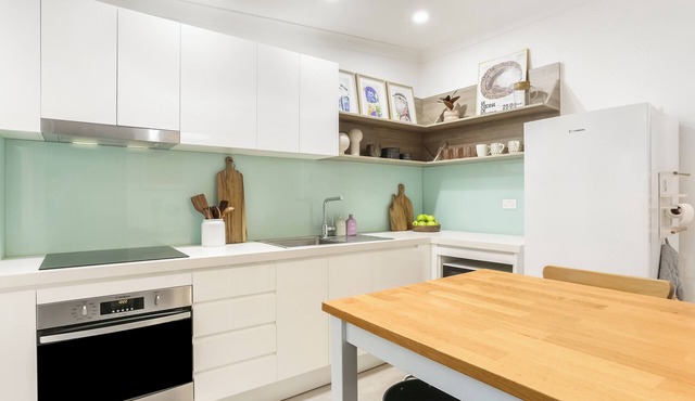 4mins walk to Central! Unique 2 Bed Terrace Home