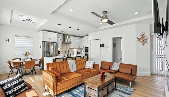 4story Townhome w/Rooftop View at Bishop Arts 10 min from Downtown Dallas