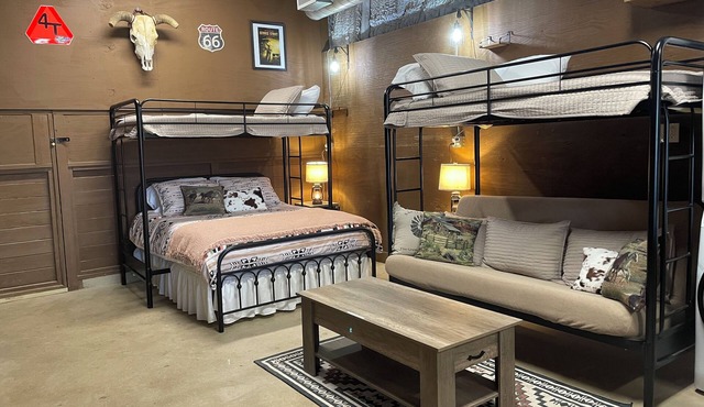 4T Bunkhouse : comfortable private lodging for family fun.