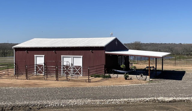 4T Bunkhouse lodging and horse barn. Come for unique fun or bring your horse.