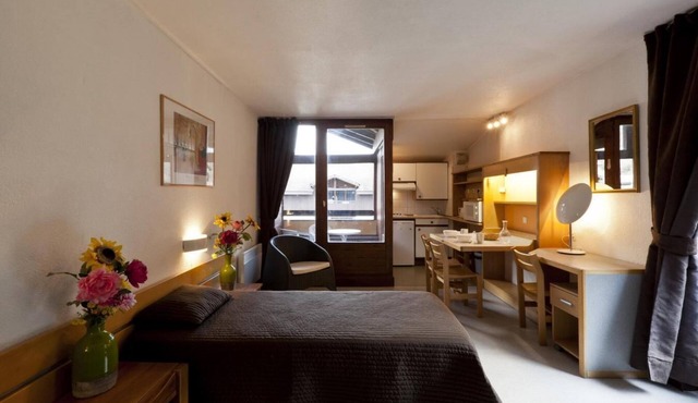 4th floor, balcony, parking, tv, ski locker, 28m², Brides Les Bains