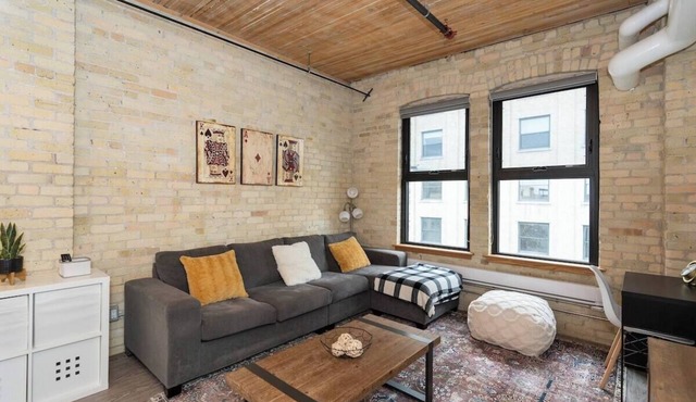 4th Floor Loft in the Heart of the Exchange District | 1 Bed | 1 Bath |