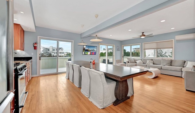 4th From Beach Hot Tub Beach badges Loveladies, 6 bdrm sleeps 14