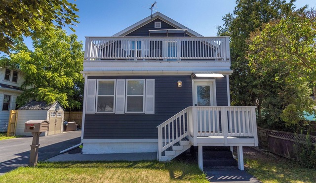 4th house from Wisconsin’s best Lake Michigan beach! - Arcade room.