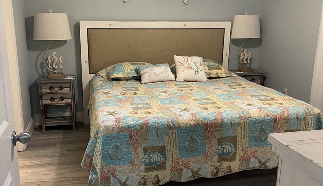 4th lvl Condo steps 2beach 2bedrooms 2bunk 2bath +queen sleeper +rollaway bed