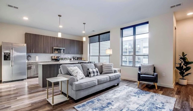 4th Street Suites - Opulent King Bed Suite