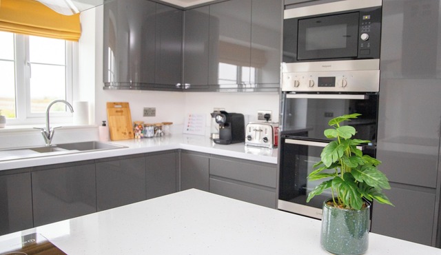 4x Bed Luxurious Home With a View