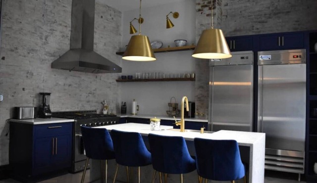 5,000 sq ft Historic Fletcher Place Home-Sleeps 22