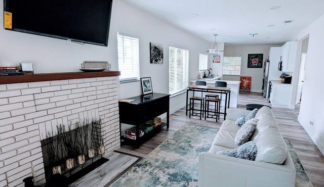 5-15 minutes to EVERYTHING Wynwood and Miami! Your urban oasis awaits!