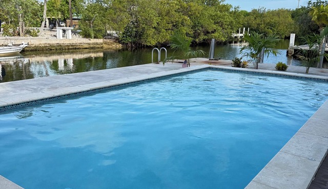 5-4 house with canal and pool