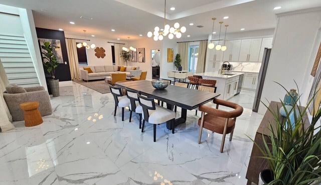 5/4 King bed LUX Arcade near WP/CP & DT Orlando ‼️