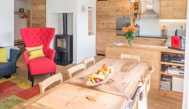 5.5 room apartment with 105 sqm (6 beds).
