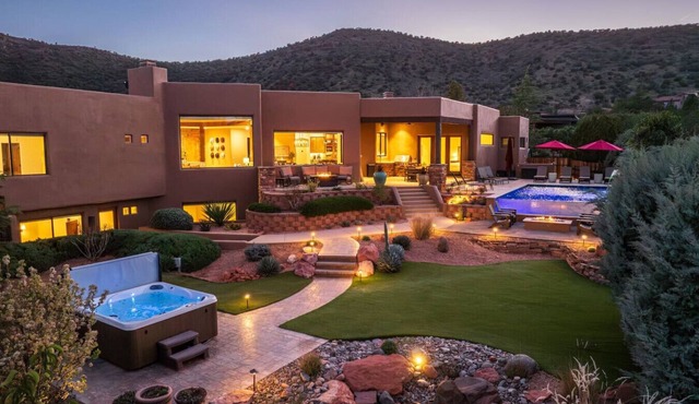 5.5k Sqft Luxury Home with Large Suites, Views, Hot Tub & Firepit