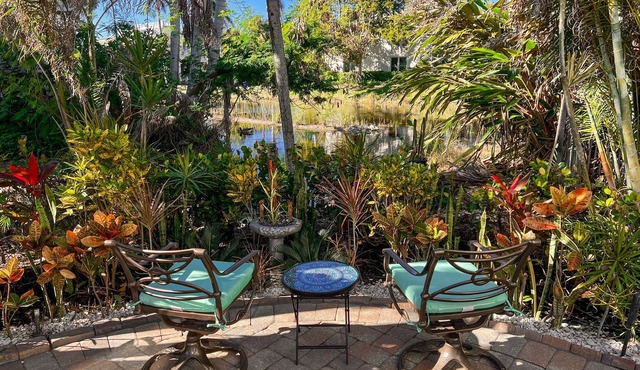 5-8 MINUTE WALK TO BEACHES, DINING & SHOPPING! RARE PRIVATE PATIO & LAKE VIEW!