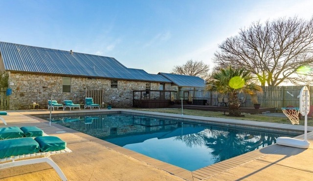 5 AC | Sleeps 14 | Heated Pool