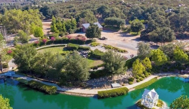 5 Acre estate beautiful pond & romantic location.