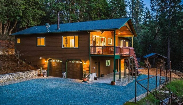 5 Acre Family Retreat with Modern Comforts, Exploration & Endless Adventure