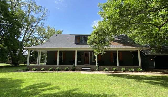 5 Acre Farmhouse+Dog Friendly+Game Room+2 King Bed