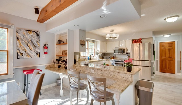 5-Acre ‘Graceland’ Family Home in West Des Moines