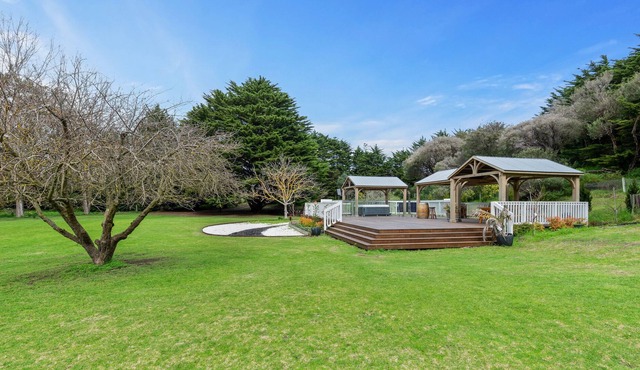 5 Acre Home at St Andrews Beach with Spa